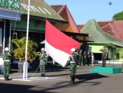 Kodim 0823 Gelar Upacara Bendera, Kasad Ingatkan Bahaya Judol dan Pinjol
