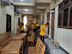 Personel Polres dan Polsek Jajaran Tulungagung Gelar Kurve Bersih-Bersih Dukung Gerakan Indonesia Asri