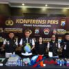 Barang bukti kasus penyalahgunaan LPG 3 kg subsidi berupa tabung gas portable, alat suntik gas, dan tabung LPG yang diamankan Polres Tulungagung.