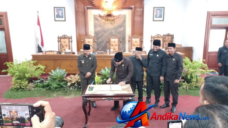 Rapat paripurna DPRD Tulungagung mengesahkan lima Ranperda menjadi Perda tahun 2026
