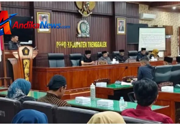 Suasana Rapat Paripurna DPRD Kabupaten Trenggalek, pengesahan dua Perda dan pembahasan Dana Cadangan Pilkada — AndikaNews.com