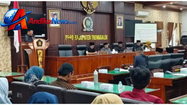 Suasana Rapat Paripurna DPRD Kabupaten Trenggalek, pengesahan dua Perda dan pembahasan Dana Cadangan Pilkada — AndikaNews.com