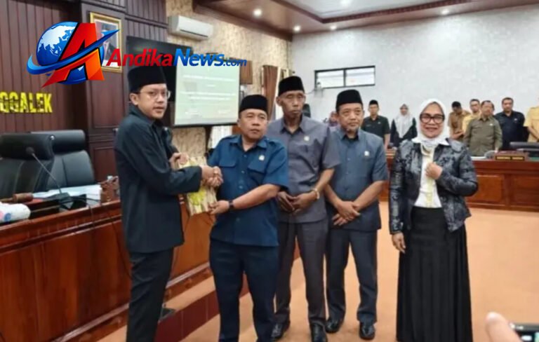 Penyerahan Nota Raperda Perubahan APBD 2026 Pemkab Trenggalek kepada DPRD Trenggalek — AndikaNews.com