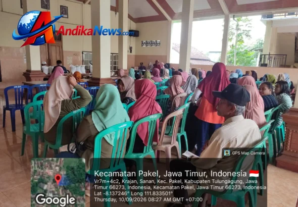 Warga penerima manfaat hadir tertib di Balai Desa Sanan menerima bantuan beras, 10 September 2026 — AndikaNews.com