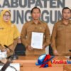 Plt. Bupati Tulungagung H. Ahmad Baharudin didampingi jajaran memperlihatkan dokumen terkait penanganan stunting, Tulungagung