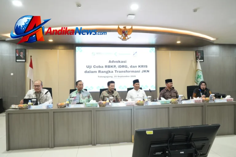 Direktur Jenderal Kesehatan Lanjutan Kemenkes RI dr. Azhar Jaya bersama jajaran dan Pemkab Tulungagung dalam pertemuan Advokasi Uji Coba RBKP, iDRG, dan KRIS, Tulungagung 25 September 2026 — andikanews.com