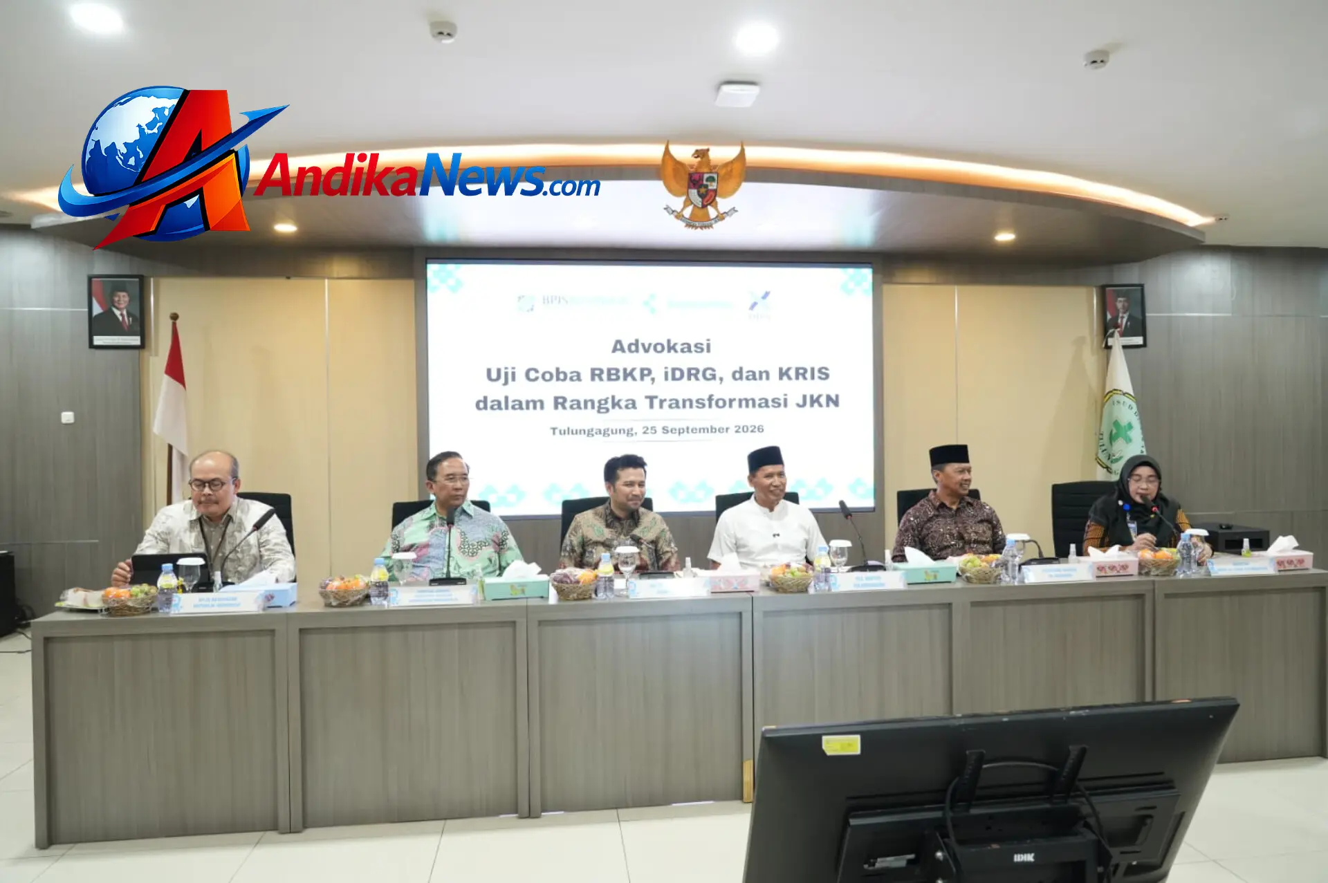 Direktur Jenderal Kesehatan Lanjutan Kemenkes RI dr. Azhar Jaya bersama jajaran dan Pemkab Tulungagung dalam pertemuan Advokasi Uji Coba RBKP, iDRG, dan KRIS, Tulungagung 25 September 2026 — andikanews.com