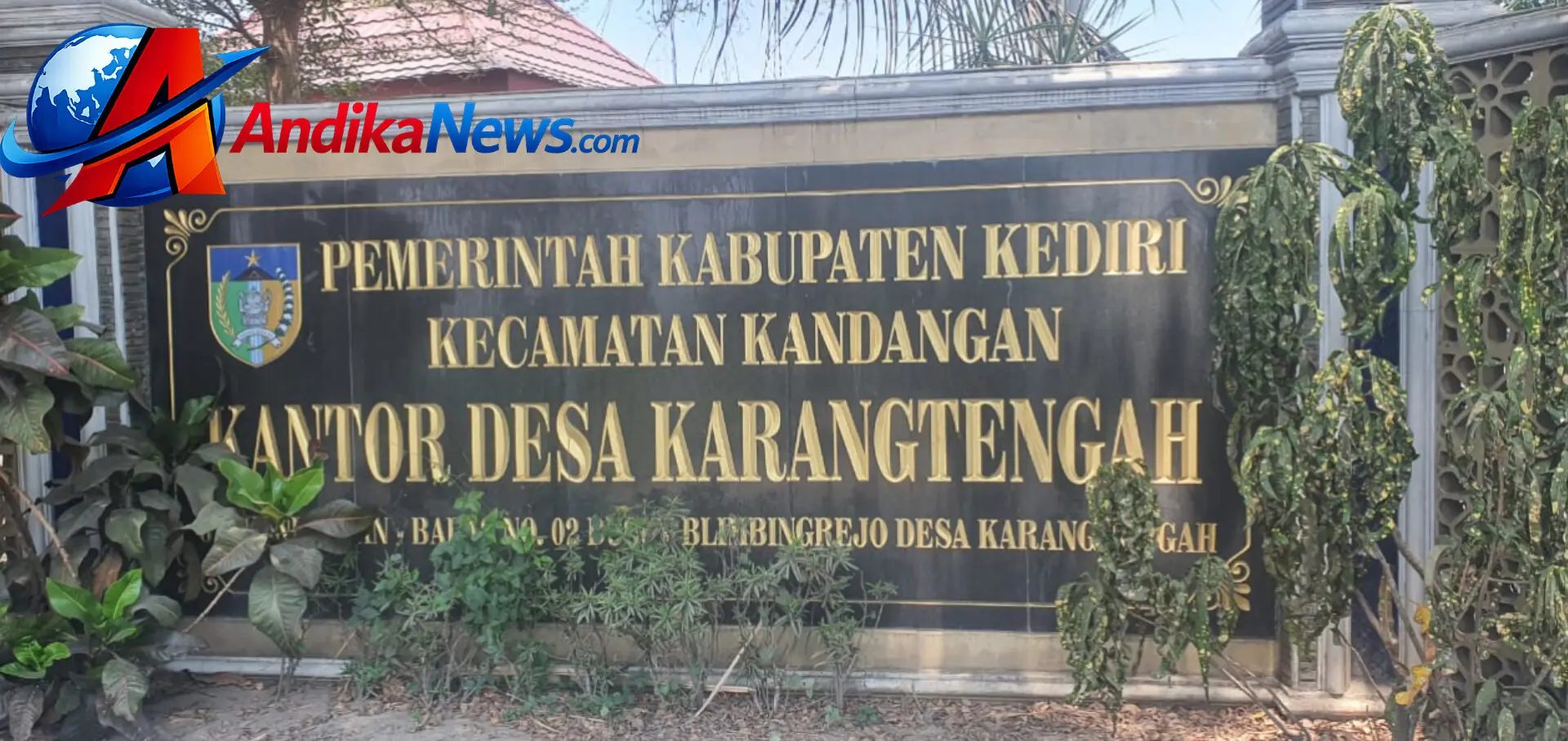 Papan nama Kantor Desa Karangtengah, Kecamatan Kandangan, Kabupaten Kediri, Jalan Balon No. 02 Dusun Blembingrejo