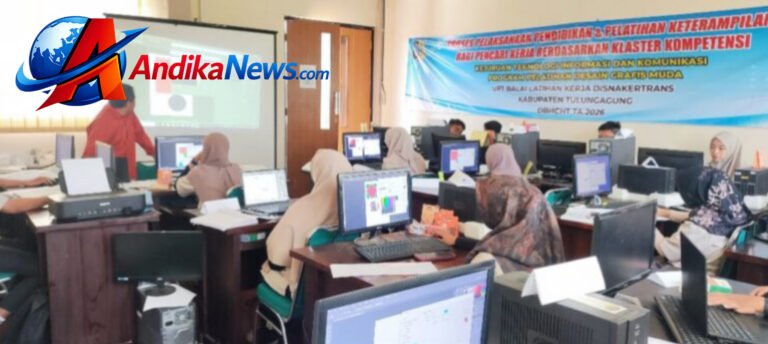 Suasana kegiatan pelatihan desain grafis muda berbasis kompetensi yang diselenggarakan UPT BLK Tulungagung didukung dana DBHCHT